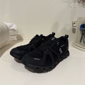 On Cloud Women’s Black Athletic Shoes